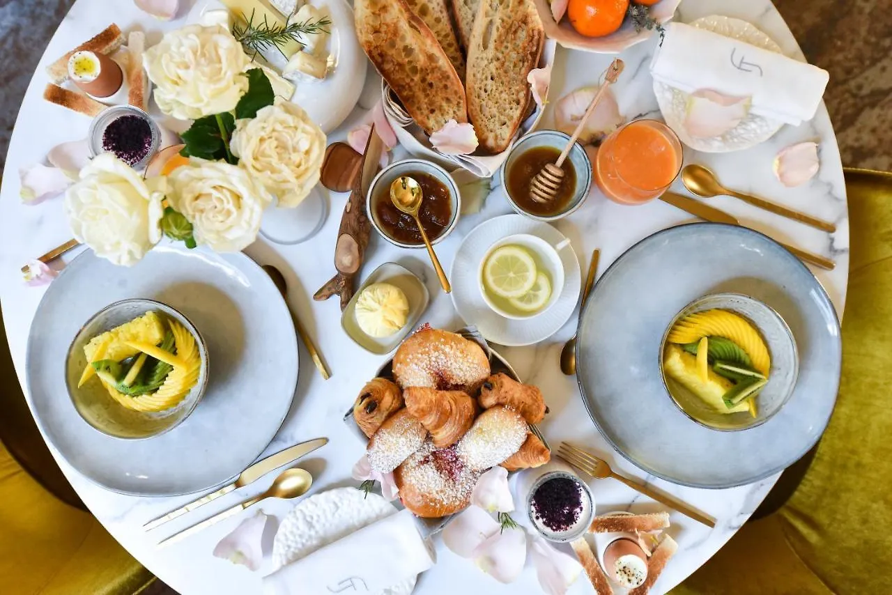Auberge De Saint-Remy - Restaurant Gastronomique Etoile Fj Inn